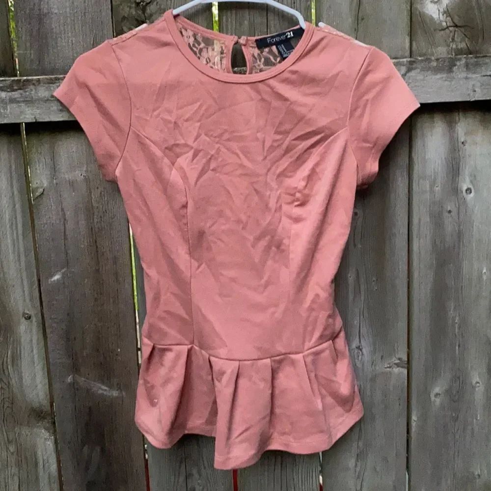 Forever 21 Lace peplum top sz. M